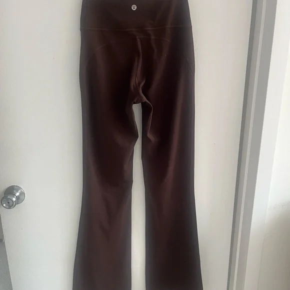 Lululemon Groove Nulu High-Rise Flared
Pant Regular Size 4 Espresso - Picture 4 of 7